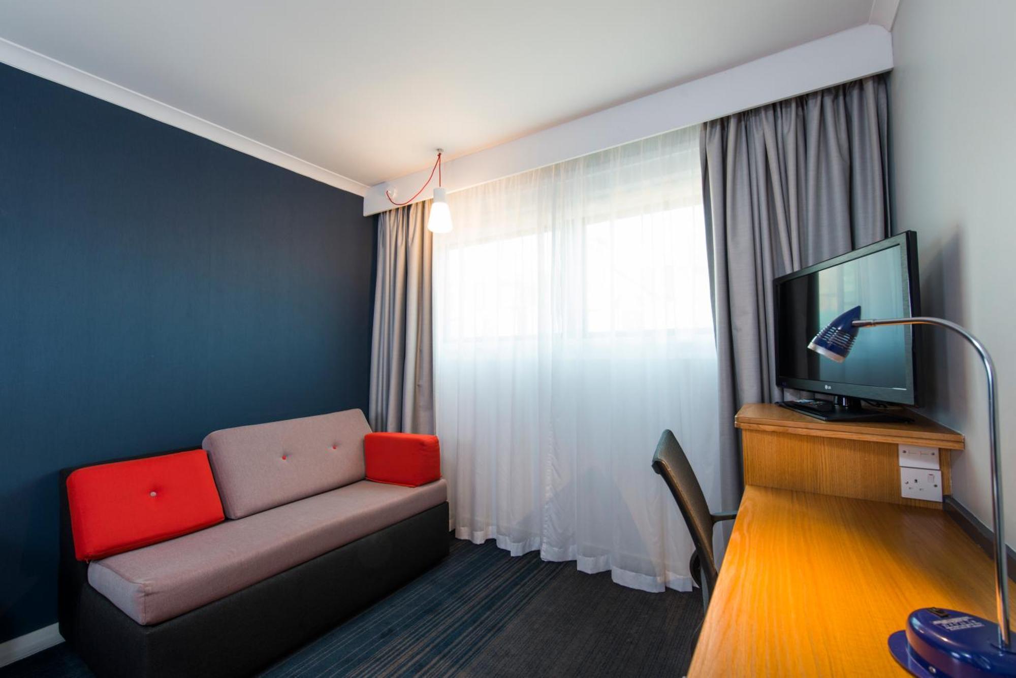 Holiday Inn Express Droitwich Spa By Ihg Exterior photo