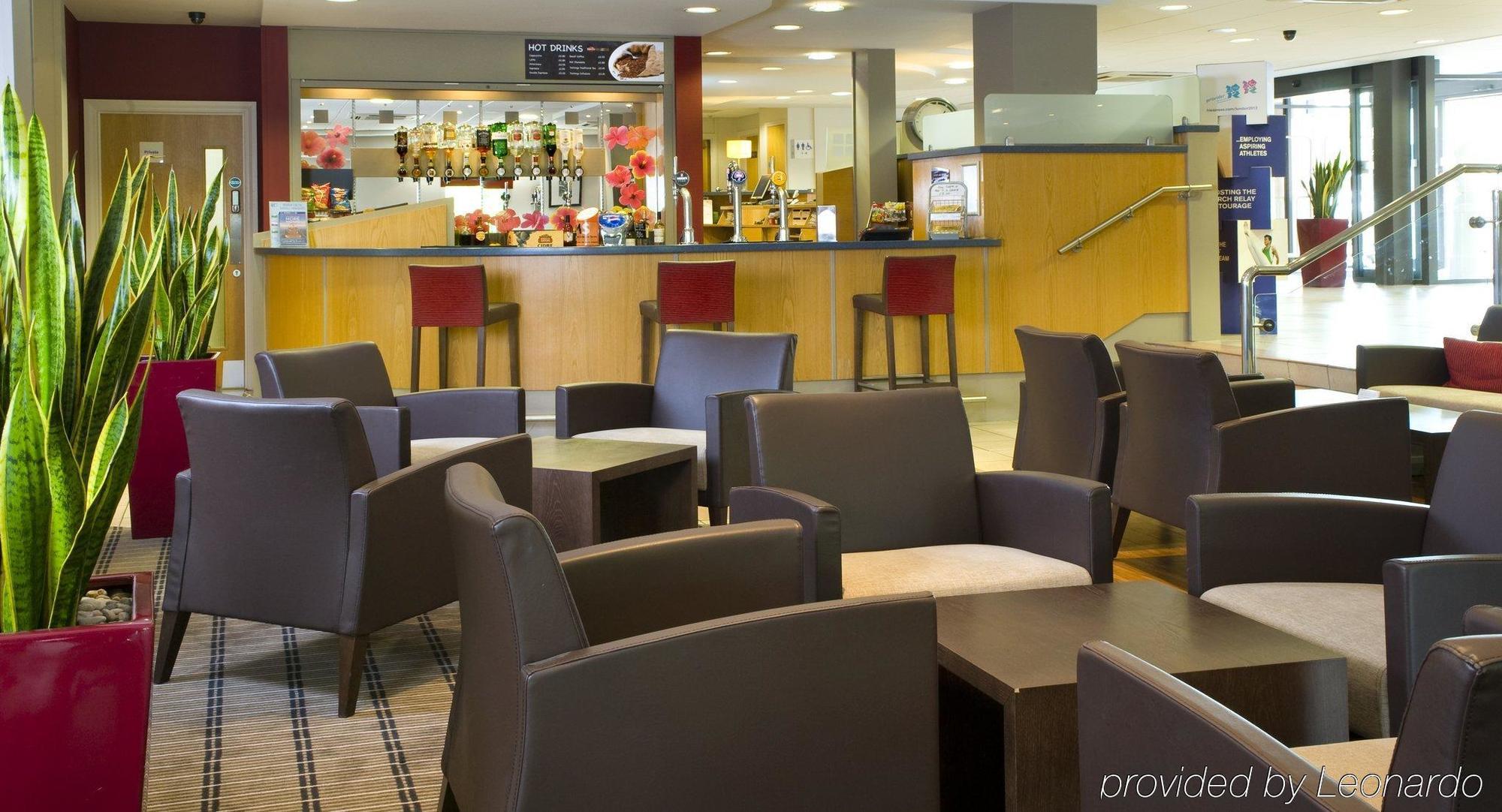 Holiday Inn Express Droitwich Spa By Ihg Restaurant photo