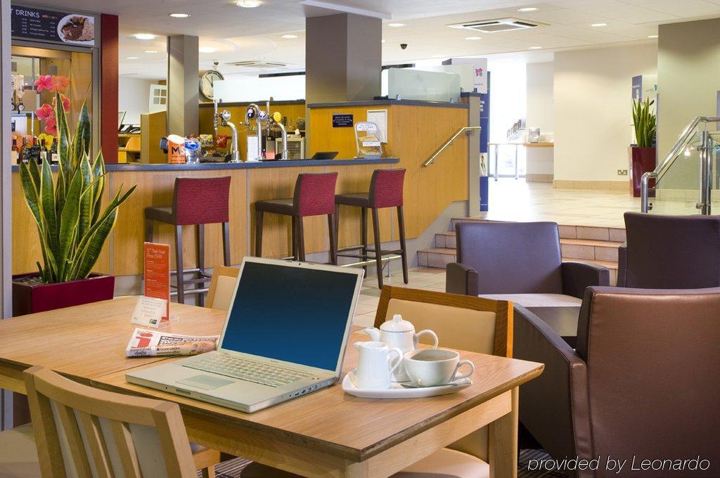 Holiday Inn Express Droitwich Spa By Ihg Restaurant photo