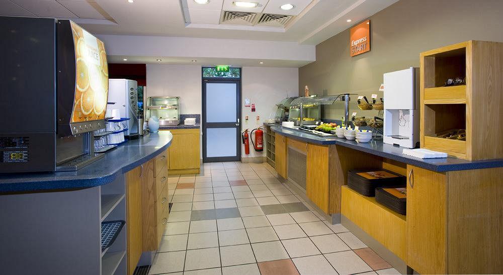 Holiday Inn Express Droitwich Spa By Ihg Restaurant photo