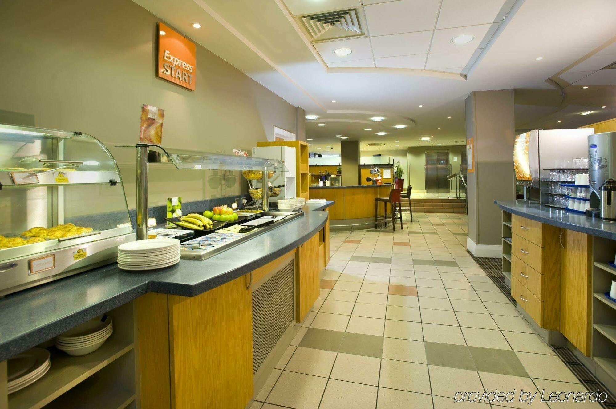 Holiday Inn Express Droitwich Spa By Ihg Restaurant photo